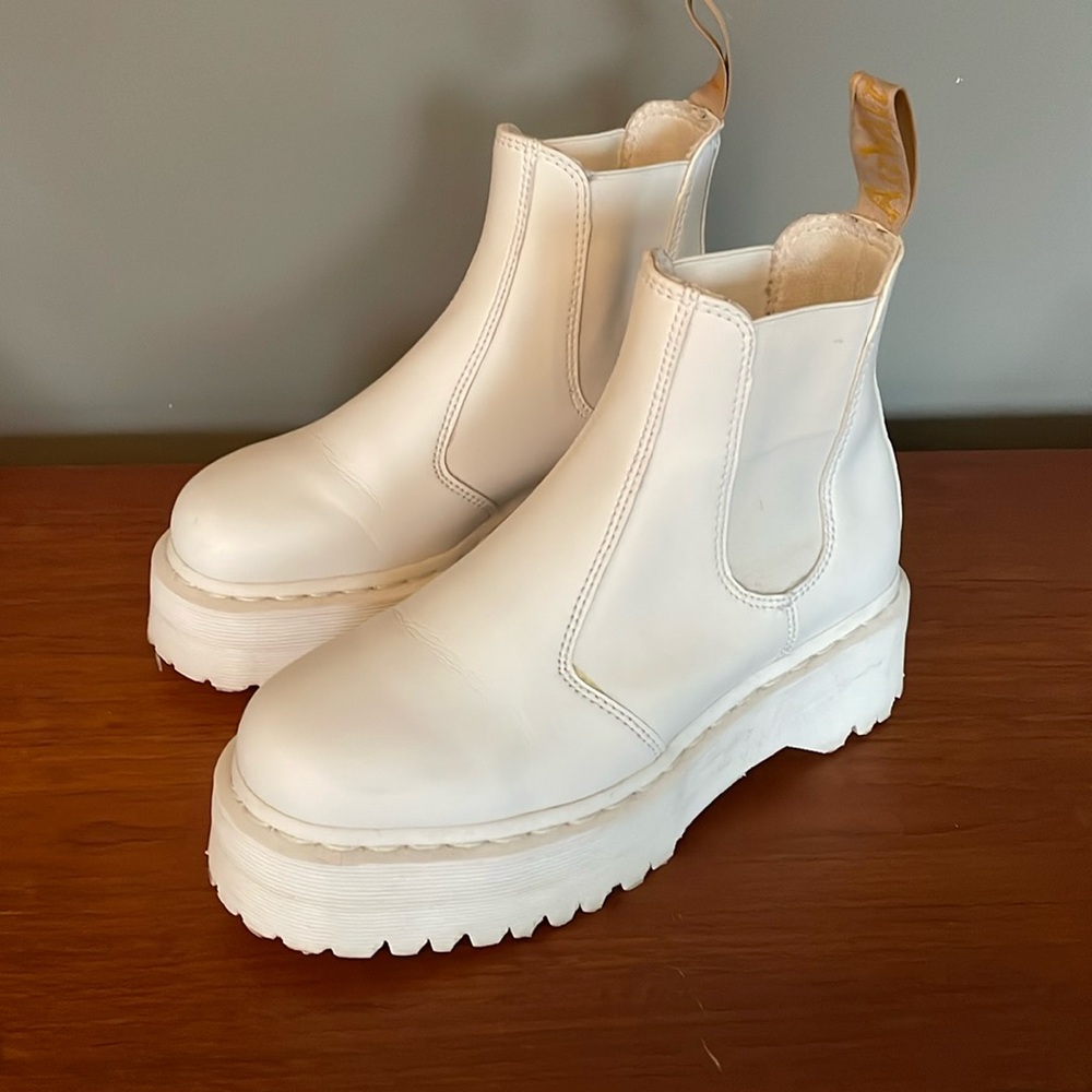 Dr Marten White platform Chelsea boots size 6UK 8U
